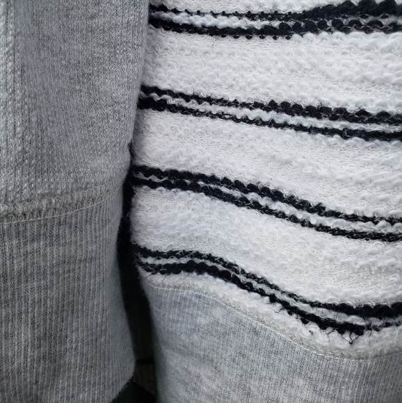 Lou & Grey crewneck sweater w/ textured stripes - Picture 6 of 9
